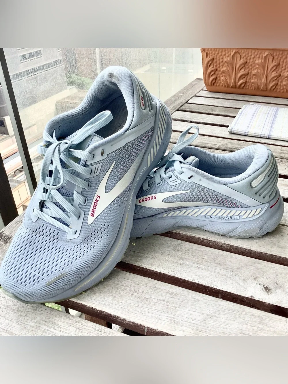 Brooks Adrenaline GTS 22 light blue running shoe - women's Sz 8.5 - Picture 2 of 8